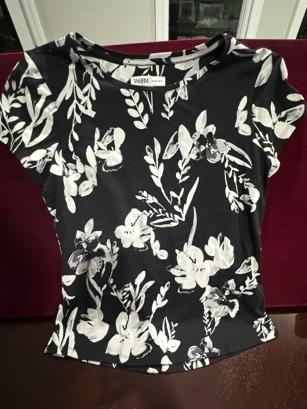White House Black Market Top Women’s Black & White Floral Short Sleeve